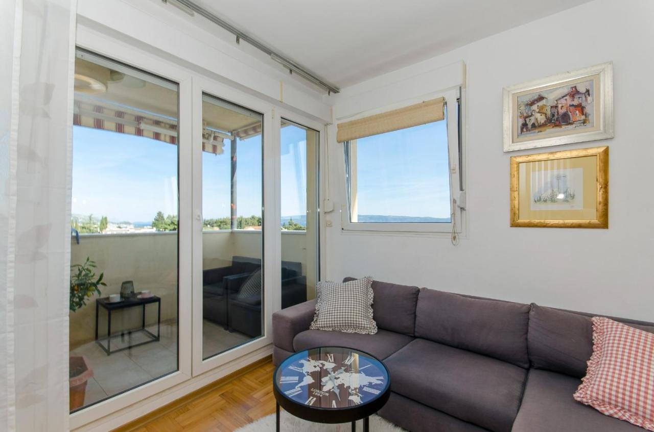 Modern Apartment With Sea View And Secure Garage สปลิท ภายนอก รูปภาพ