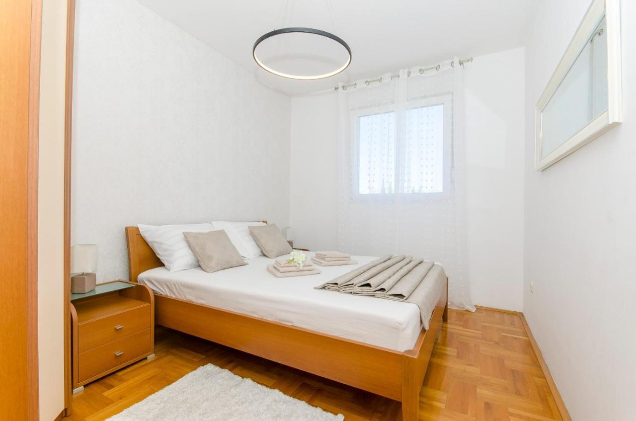 Modern Apartment With Sea View And Secure Garage สปลิท ภายนอก รูปภาพ